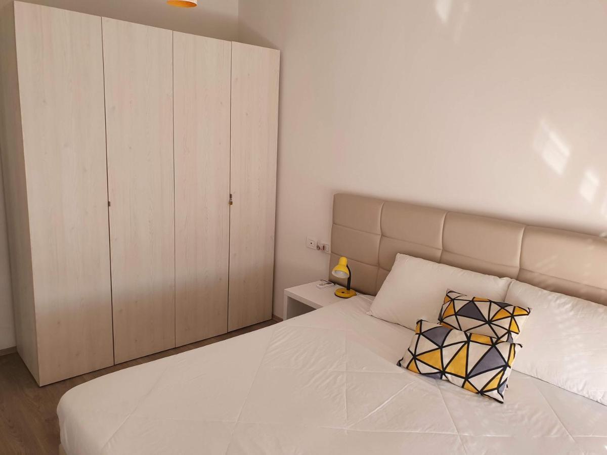Rovena'S Apartment - Free Parking Tirana Bagian luar foto