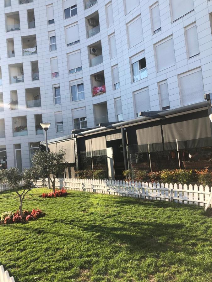 Rovena'S Apartment - Free Parking Tirana Bagian luar foto