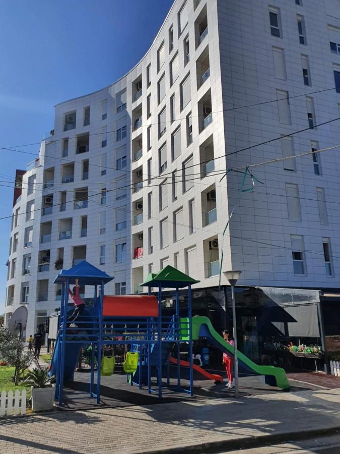 Rovena'S Apartment - Free Parking Tirana Bagian luar foto