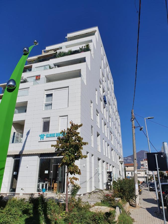 Rovena'S Apartment - Free Parking Tirana Bagian luar foto