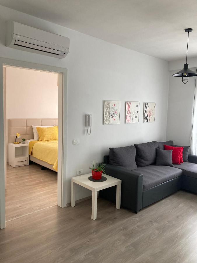 Rovena'S Apartment - Free Parking Tirana Bagian luar foto