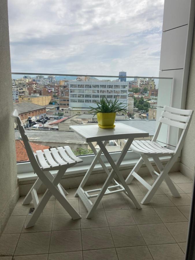 Rovena'S Apartment - Free Parking Tirana Bagian luar foto